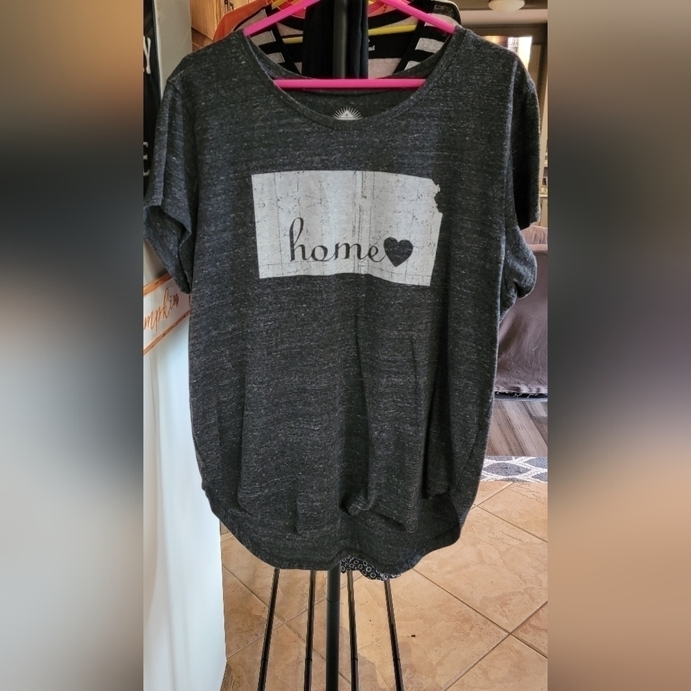 KANSAS Home State Heart TShirt. Never worn. Size XL